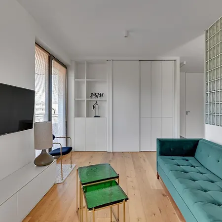 Blue Mandarin Garden Gates Apartment